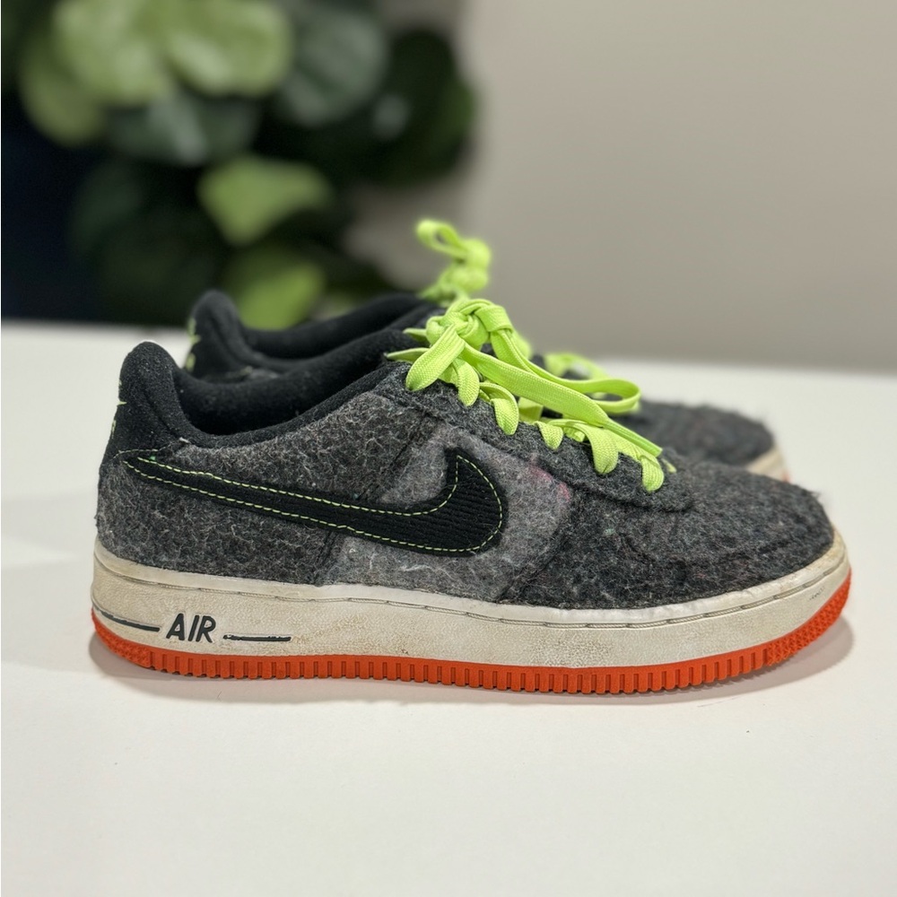 Nike Kids Sneakers in Gray and Neon Green